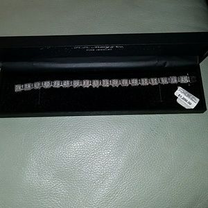 Diamond tennis bracelet